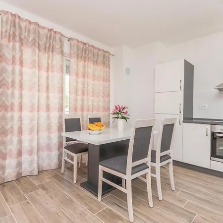 Apartment Lovely In Biograd With Kitchen *