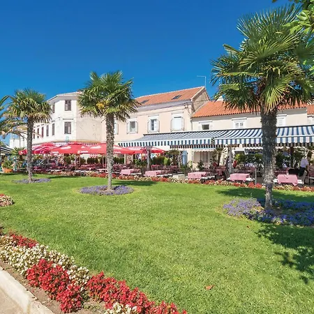 Amazing In Biograd With Wifi Appartamento